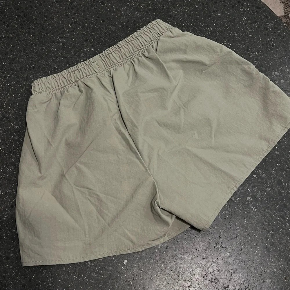 Alo Sage Green Pull On Shorts XS - Picture 3 of 3